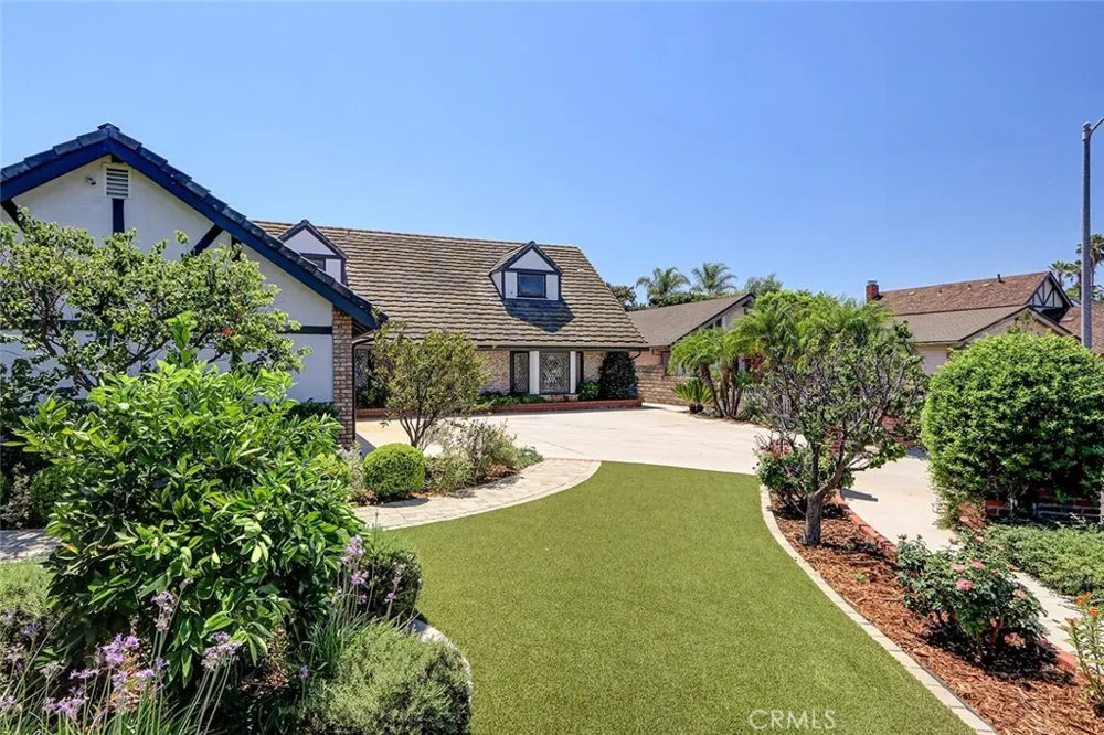 17002 Dearborn Northridge, CA 91325