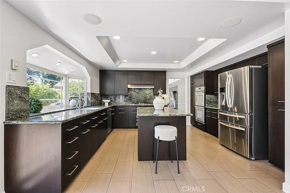 17002 Dearborn Northridge, CA 91325