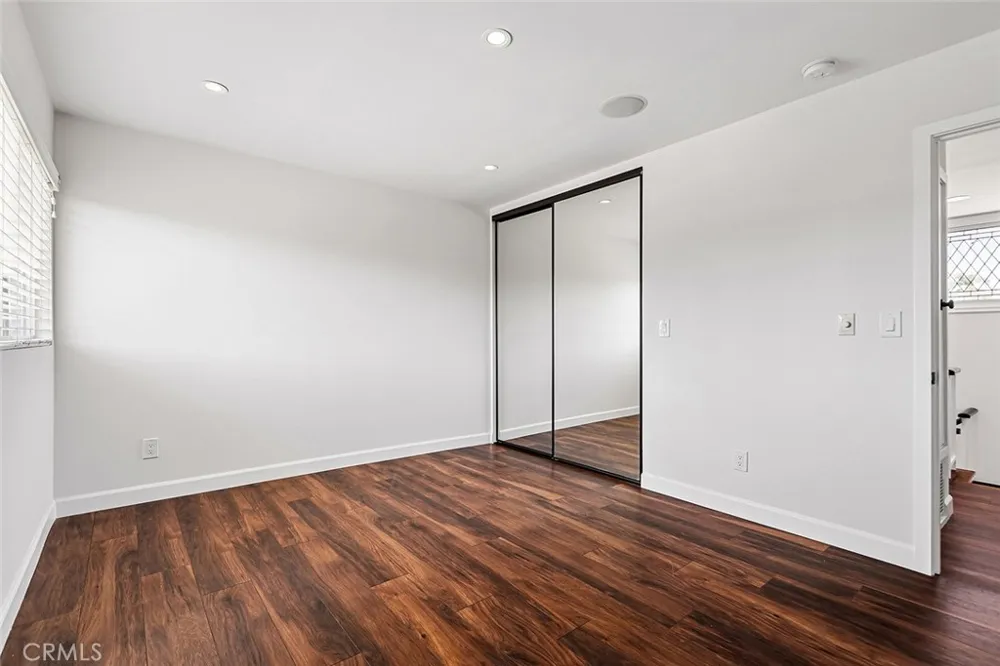 17002 Dearborn Northridge, CA 91325