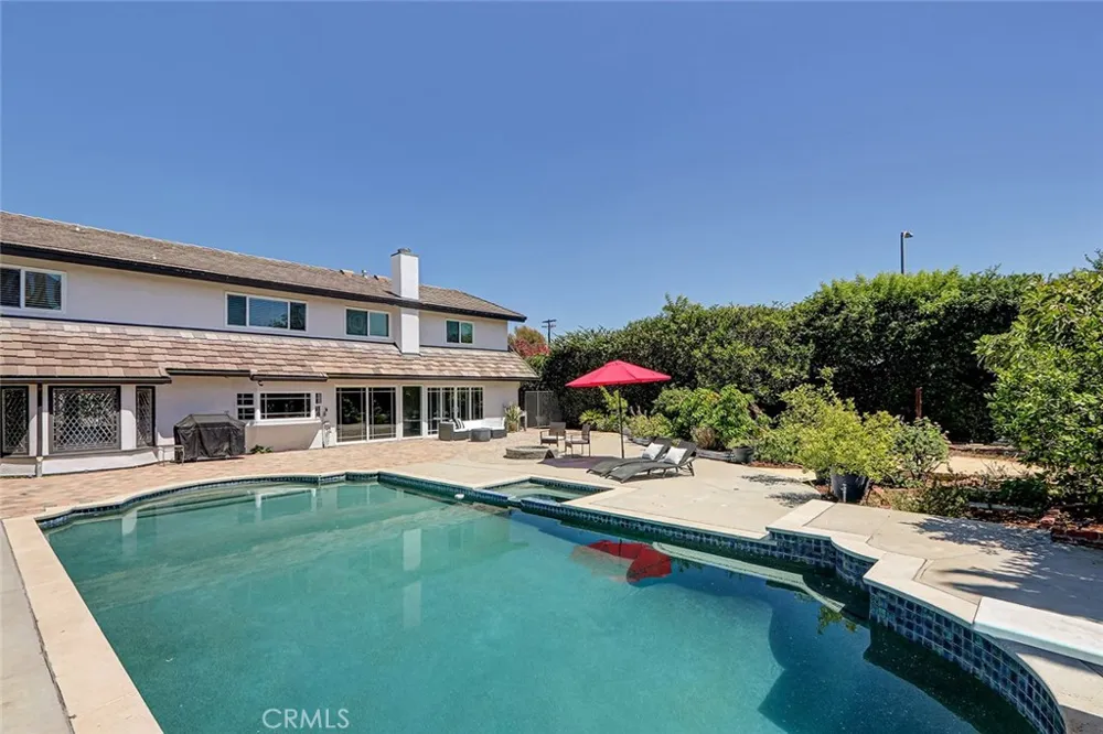 17002 Dearborn Northridge, CA 91325