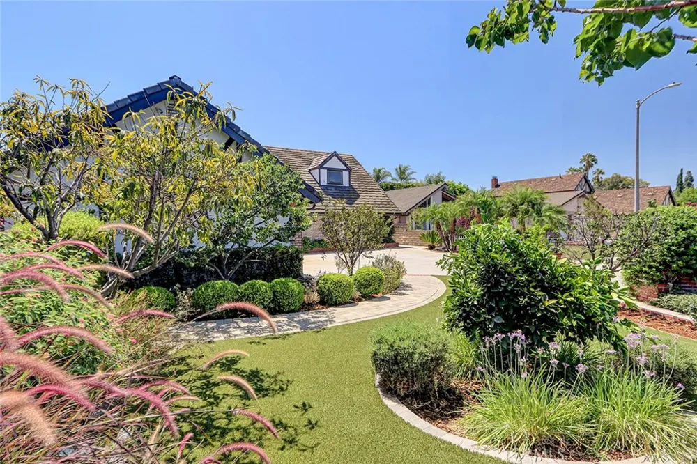 17002 Dearborn Northridge, CA 91325