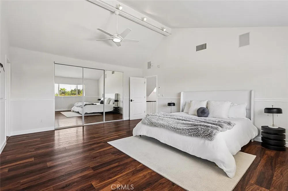17002 Dearborn Northridge, CA 91325