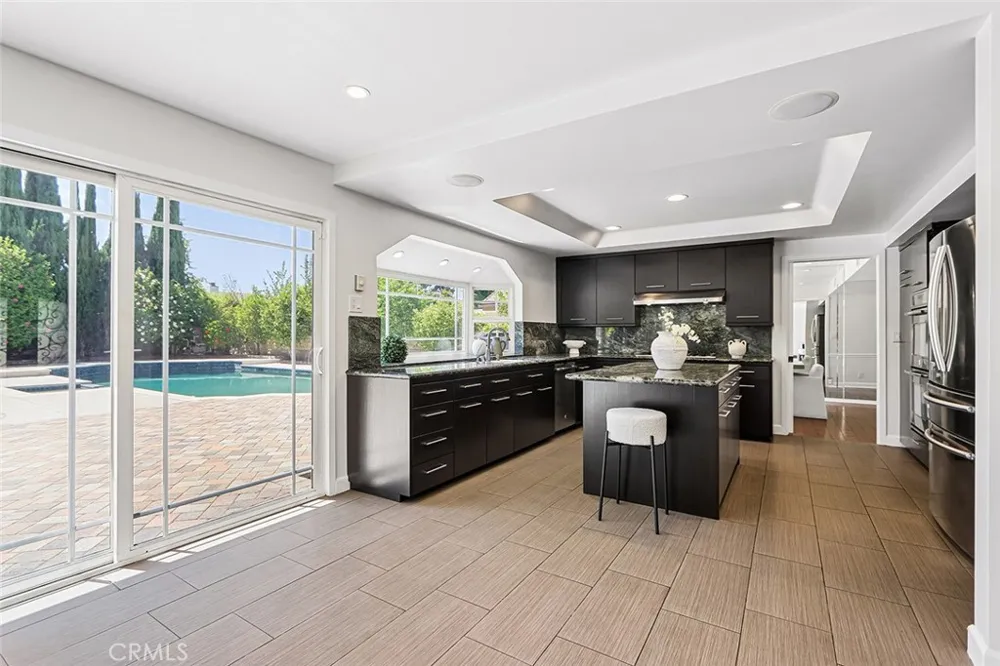 17002 Dearborn Northridge, CA 91325