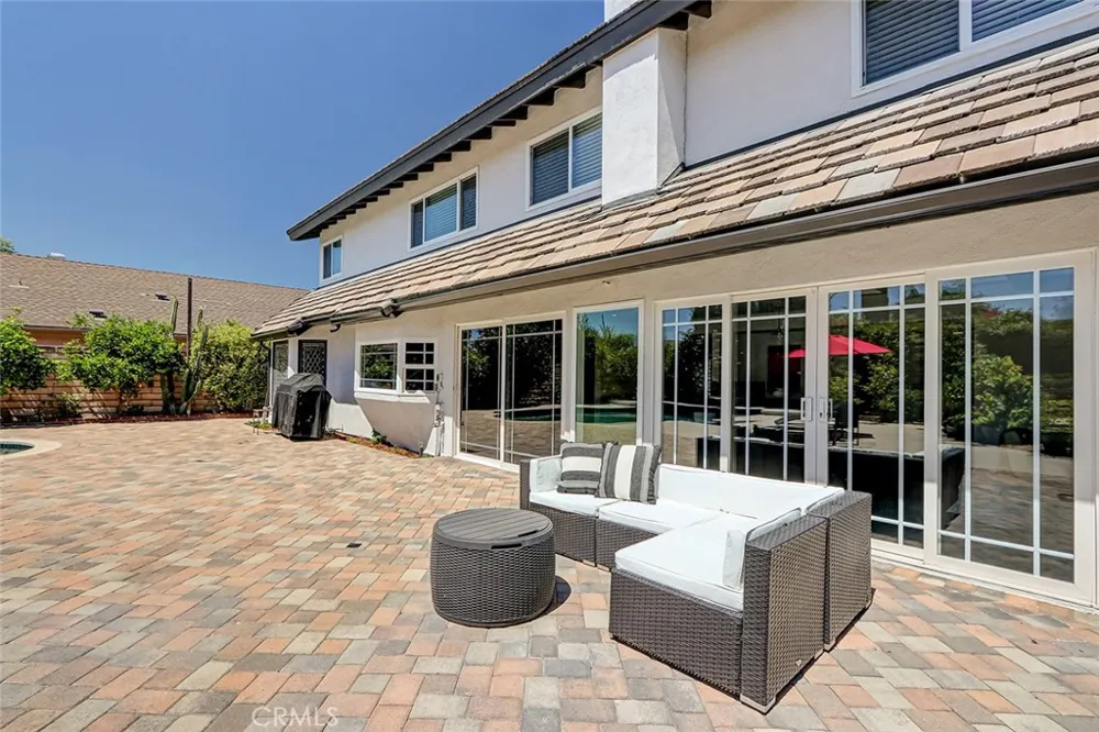 17002 Dearborn Northridge, CA 91325