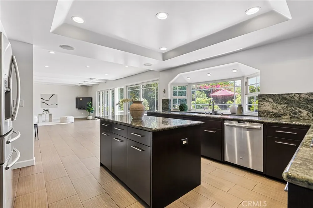 17002 Dearborn Northridge, CA 91325