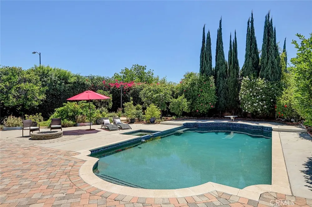 17002 Dearborn Northridge, CA 91325