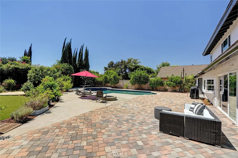 17002 Dearborn Northridge, CA 91325