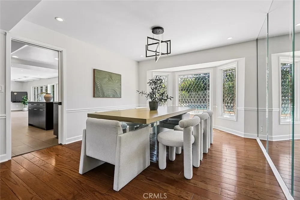 17002 Dearborn Northridge, CA 91325