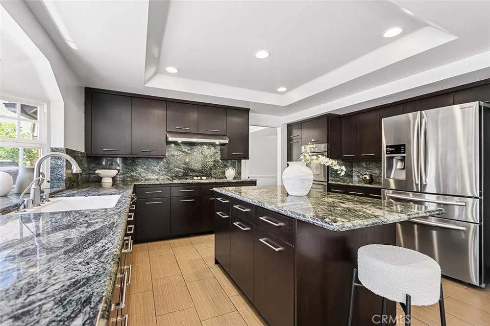 17002 Dearborn Northridge, CA 91325