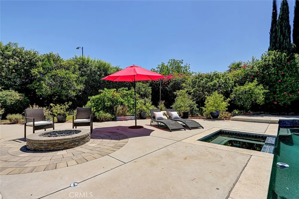 17002 Dearborn Northridge, CA 91325