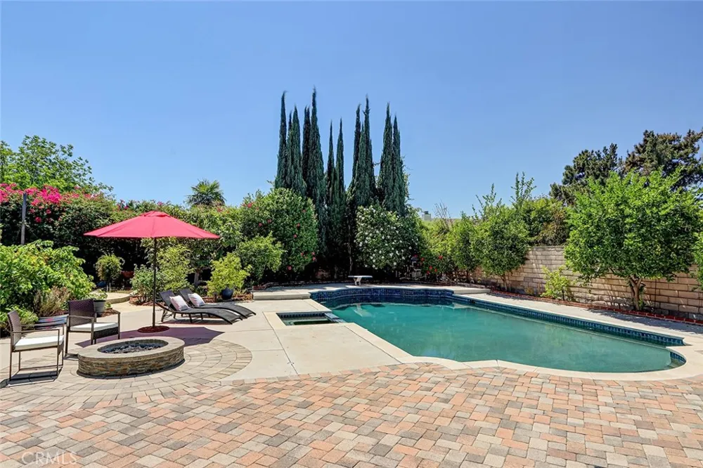 17002 Dearborn Northridge, CA 91325