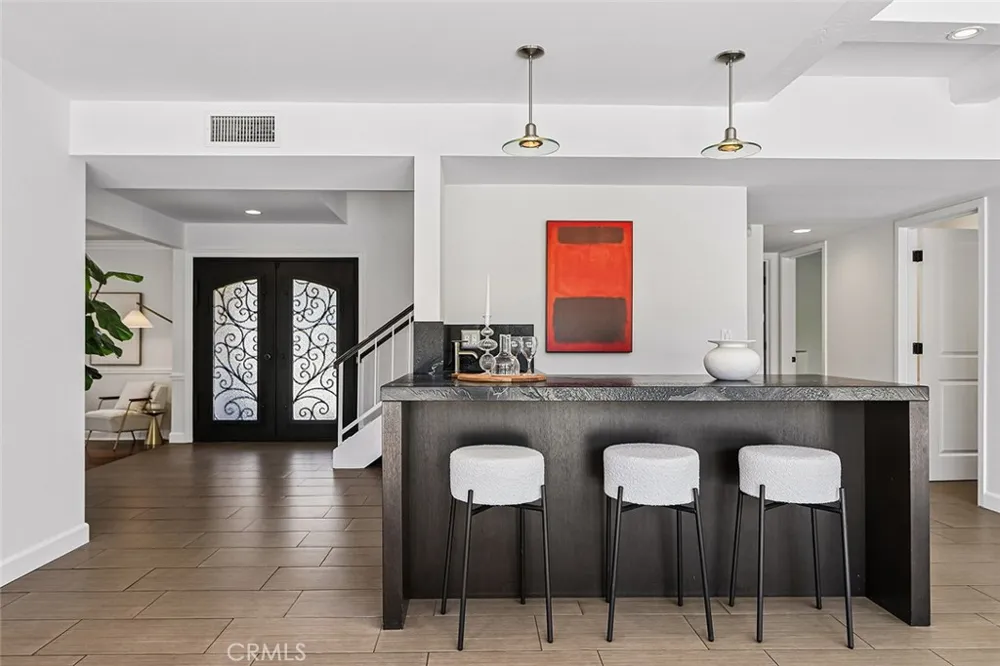 17002 Dearborn Northridge, CA 91325