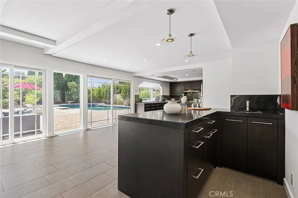 17002 Dearborn Northridge, CA 91325