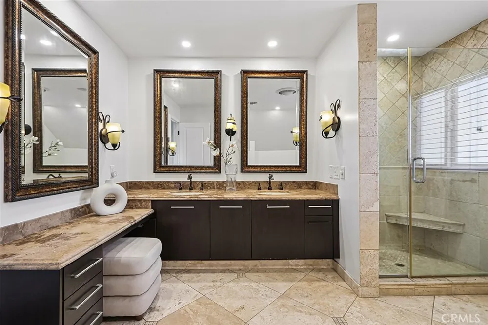 17002 Dearborn Northridge, CA 91325
