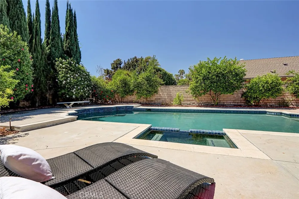17002 Dearborn Northridge, CA 91325