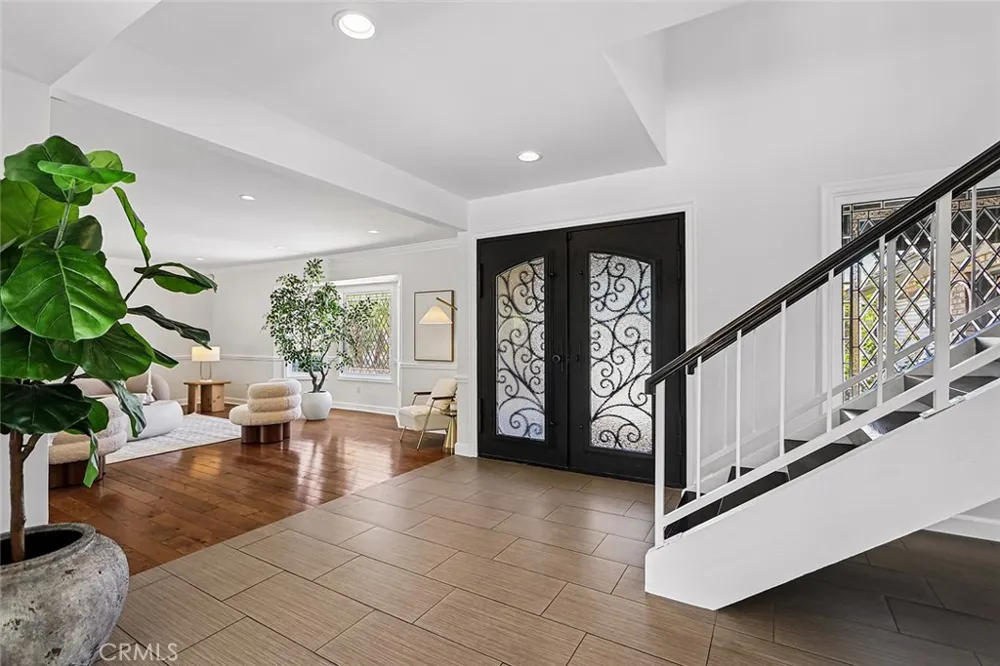 17002 Dearborn Northridge, CA 91325