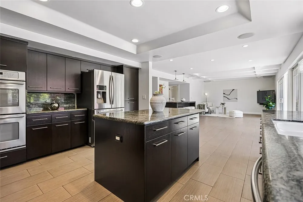 17002 Dearborn Northridge, CA 91325