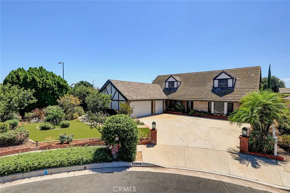 17002 Dearborn Northridge, CA 91325