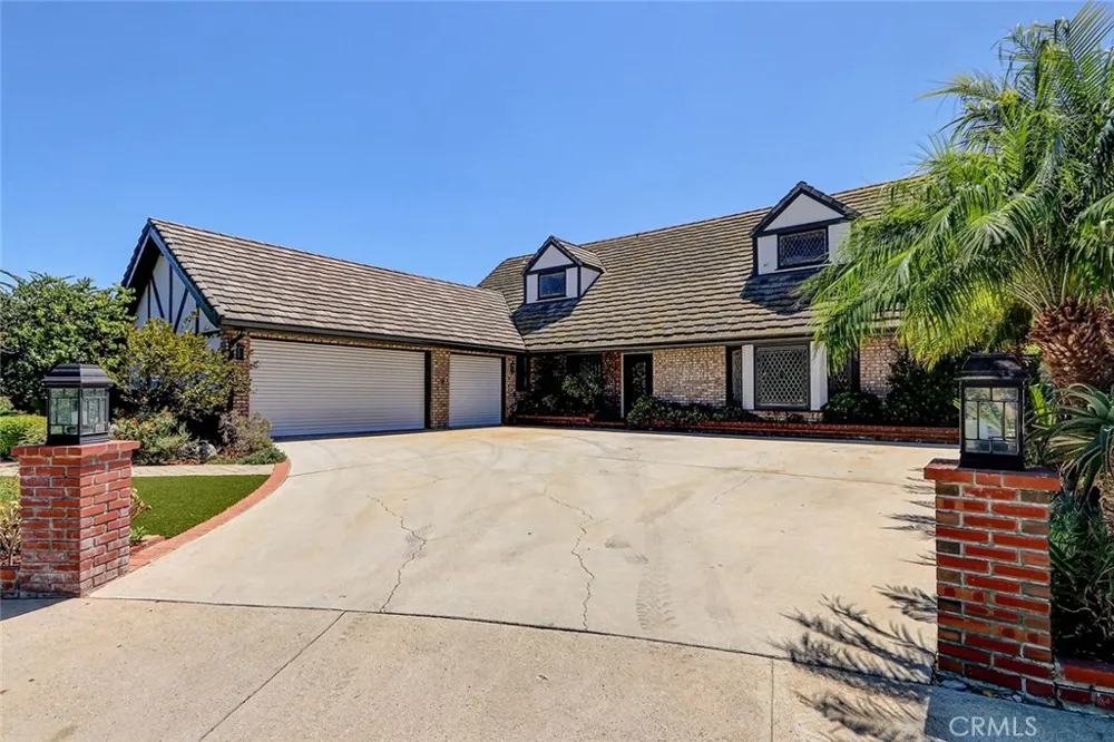 17002 Dearborn Northridge, CA 91325