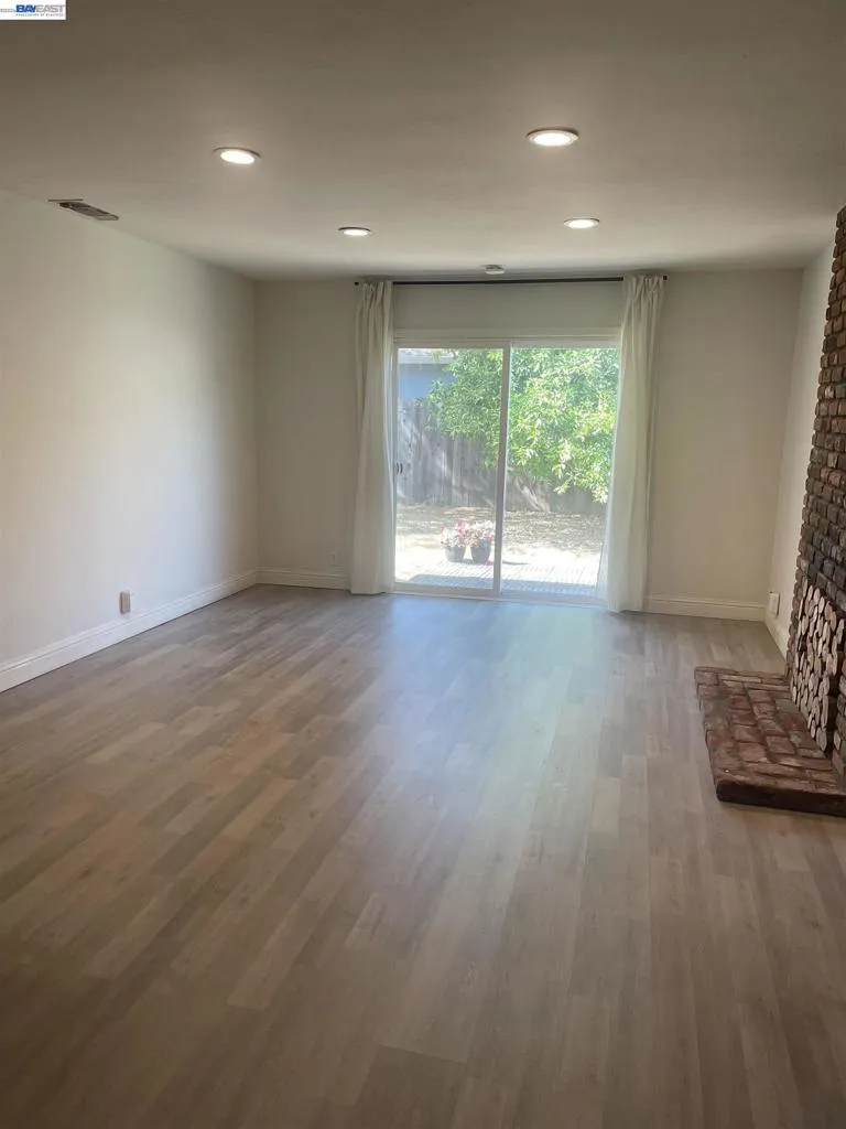 9901 Burline Street Sacramento, CA 95827
