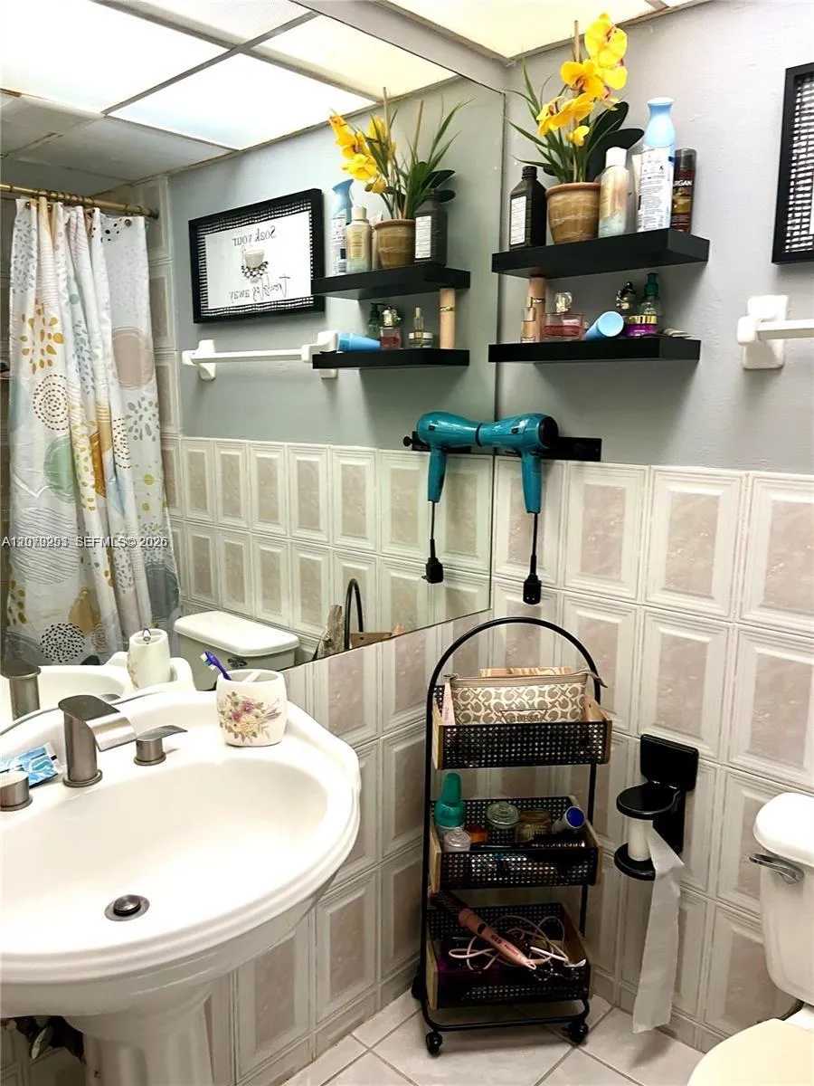 3760 Inverrary Dr #2R Lauderhill, FL 33319