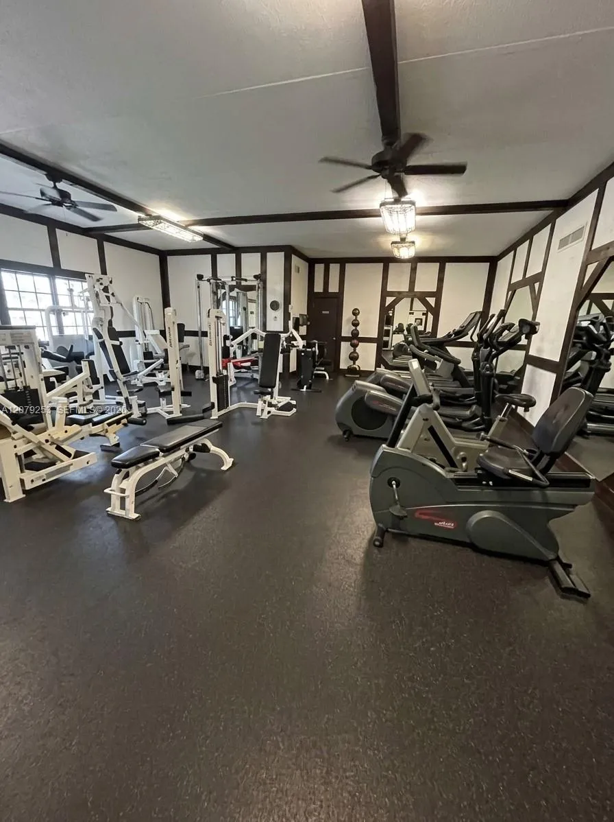 3760 Inverrary Dr #2R Lauderhill, FL 33319