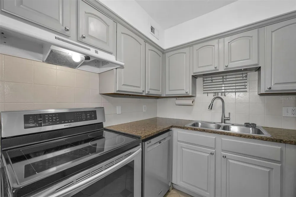 6100 GULFPORT BOULEVARD S #405 Gulfport, FL 33707