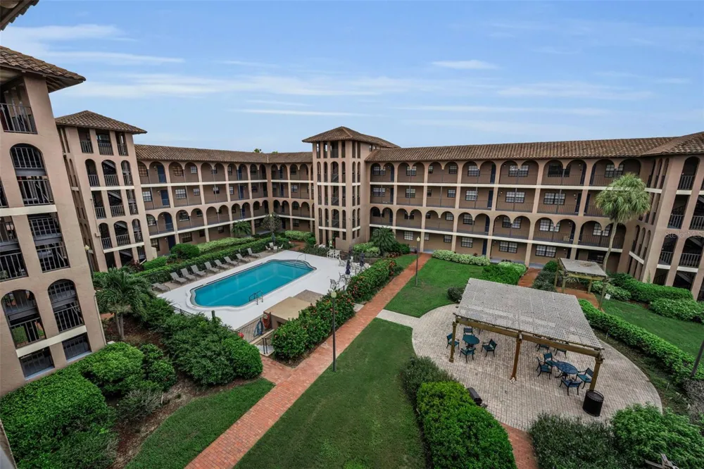 6100 GULFPORT BOULEVARD S #405 Gulfport, FL 33707