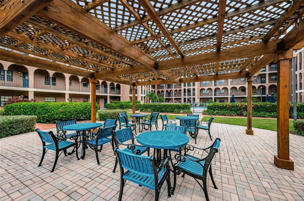 6100 GULFPORT BOULEVARD S #405 Gulfport, FL 33707
