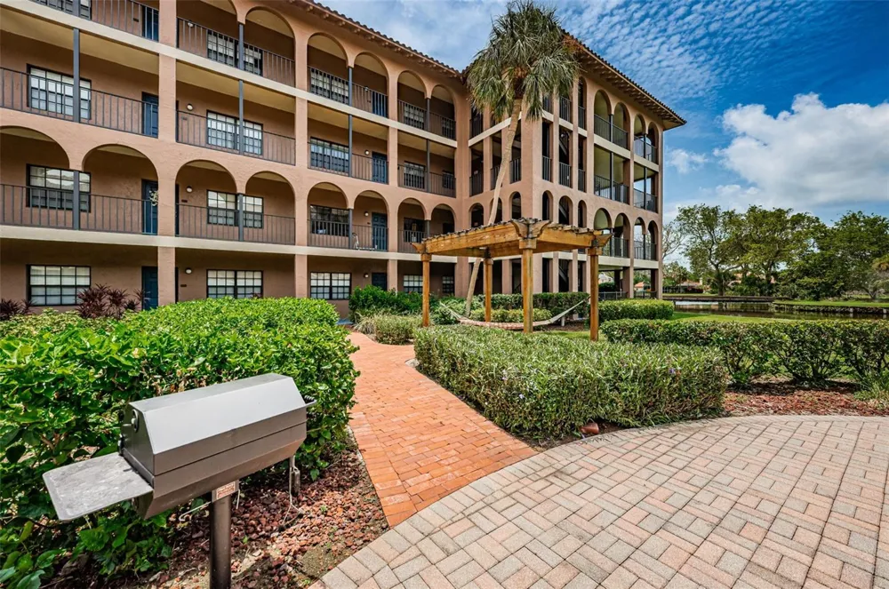 6100 GULFPORT BOULEVARD S #405 Gulfport, FL 33707