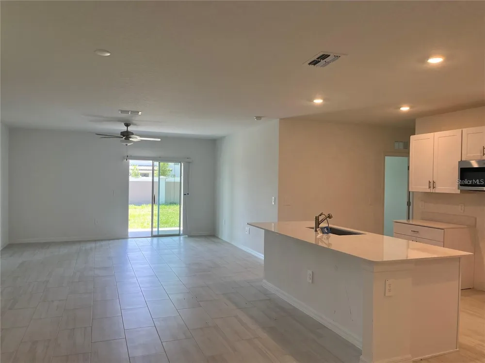 11186 RADIANT SHORE LOOP San Antonio, FL 33576