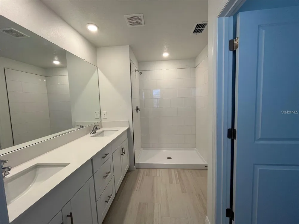 11186 RADIANT SHORE LOOP San Antonio, FL 33576