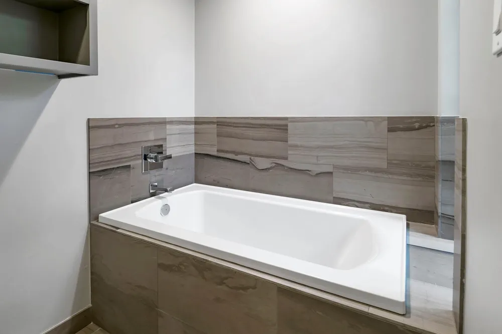 14913 Oaks North Drive Addison, TX 75254
