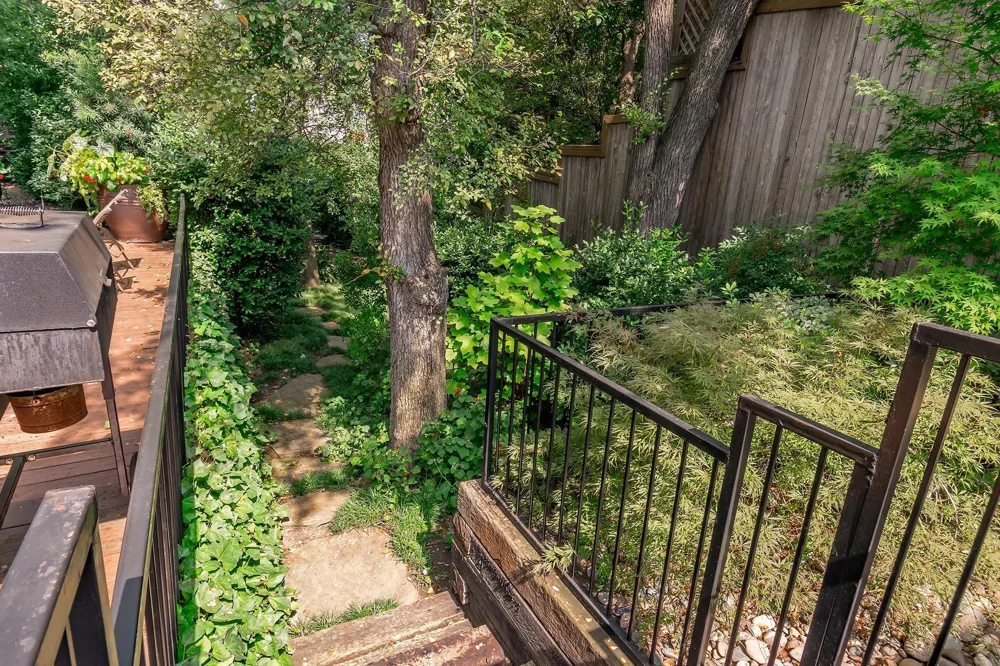14913 Oaks North Drive Addison, TX 75254