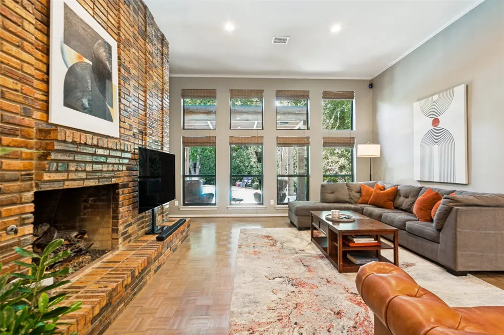 14913 Oaks North Drive Addison, TX 75254