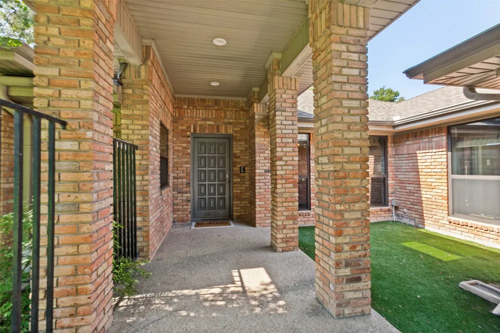 14913 Oaks North Drive Addison, TX 75254