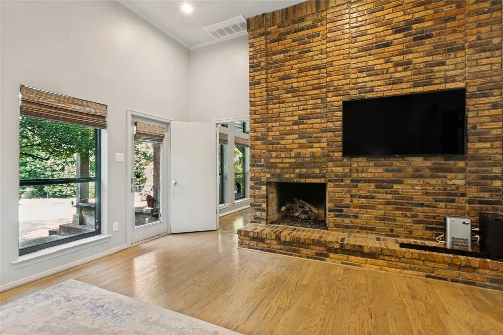 14913 Oaks North Drive Addison, TX 75254