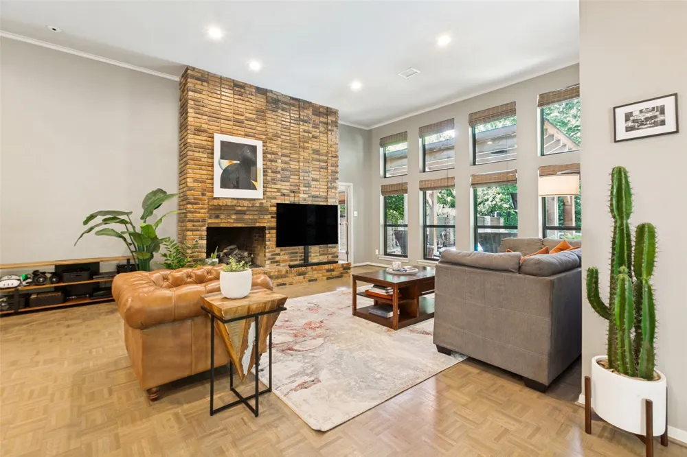 14913 Oaks North Drive Addison, TX 75254