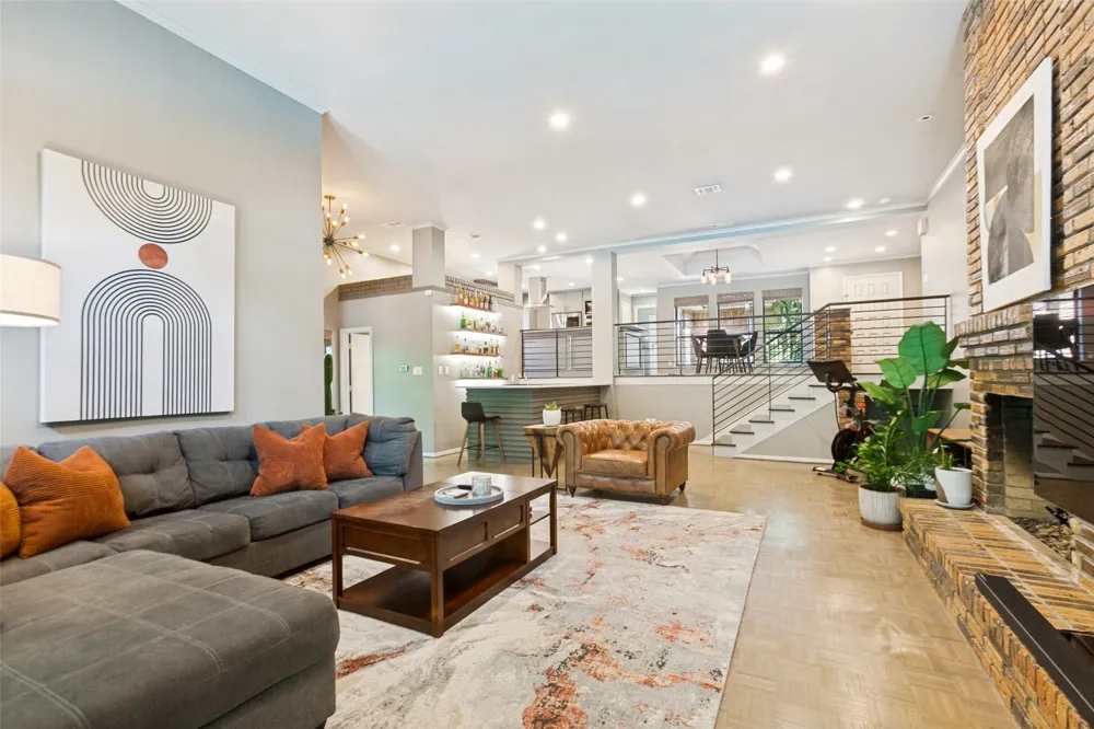 14913 Oaks North Drive Addison, TX 75254