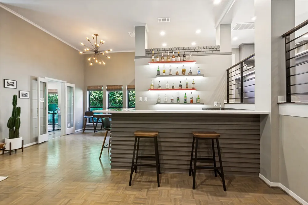 14913 Oaks North Drive Addison, TX 75254