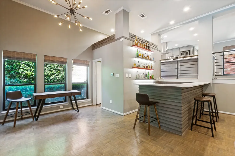 14913 Oaks North Drive Addison, TX 75254