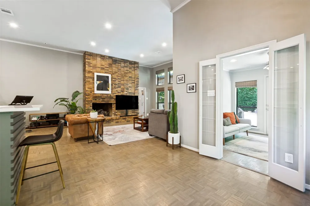 14913 Oaks North Drive Addison, TX 75254