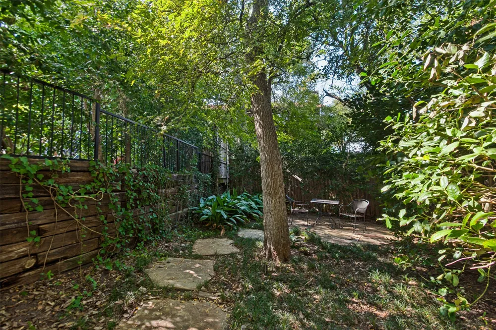 14913 Oaks North Drive Addison, TX 75254