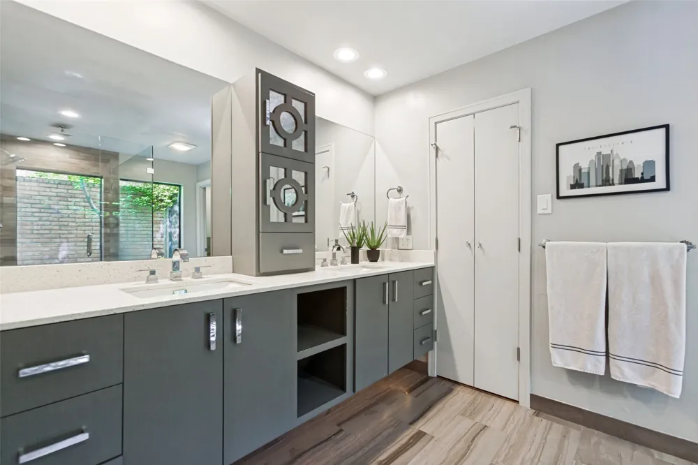 14913 Oaks North Drive Addison, TX 75254
