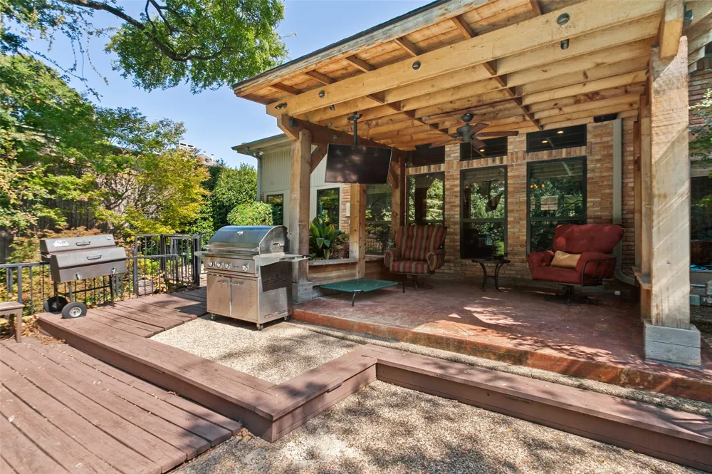 14913 Oaks North Drive Addison, TX 75254