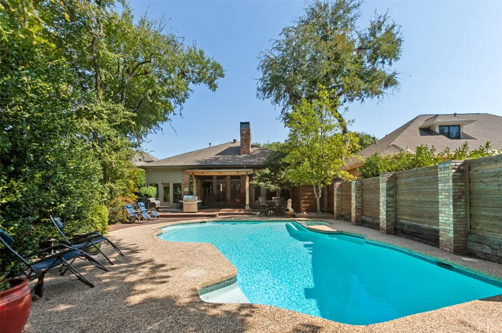 14913 Oaks North Drive Addison, TX 75254