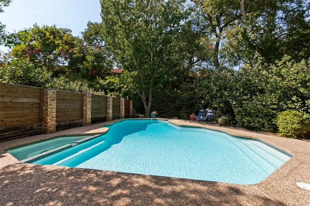 14913 Oaks North Drive Addison, TX 75254