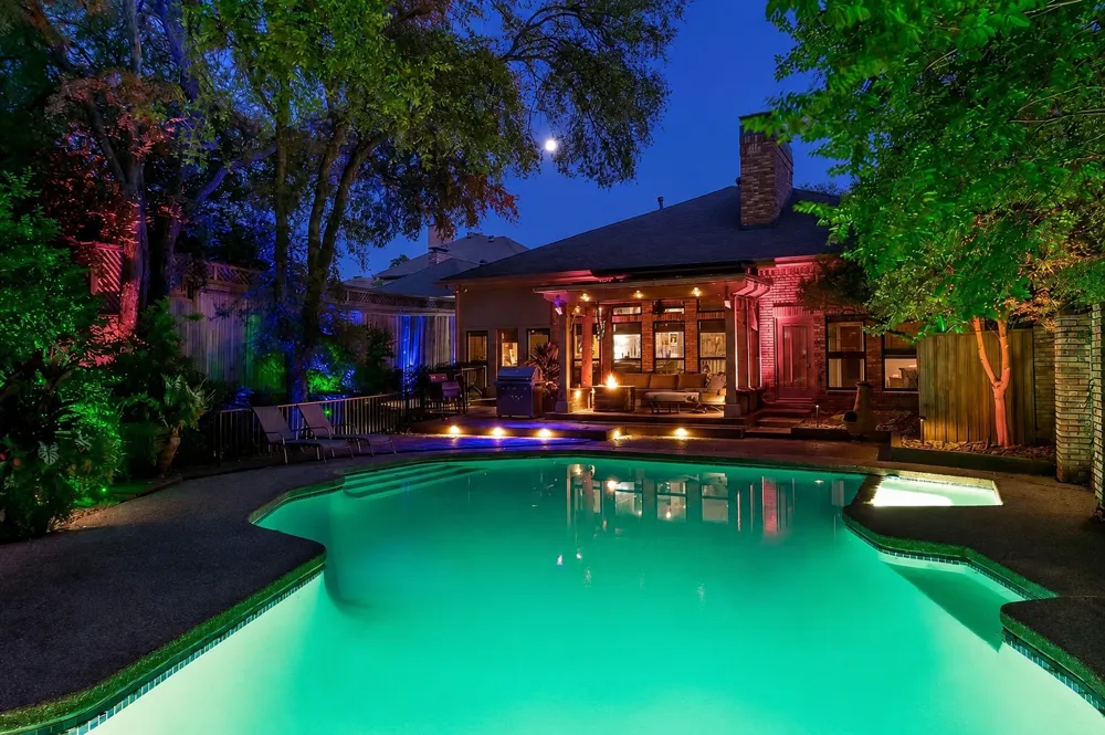 14913 Oaks North Drive Addison, TX 75254