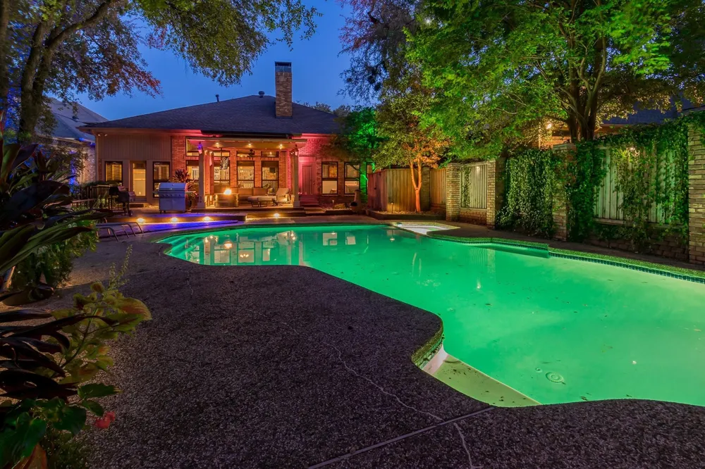 14913 Oaks North Drive Addison, TX 75254