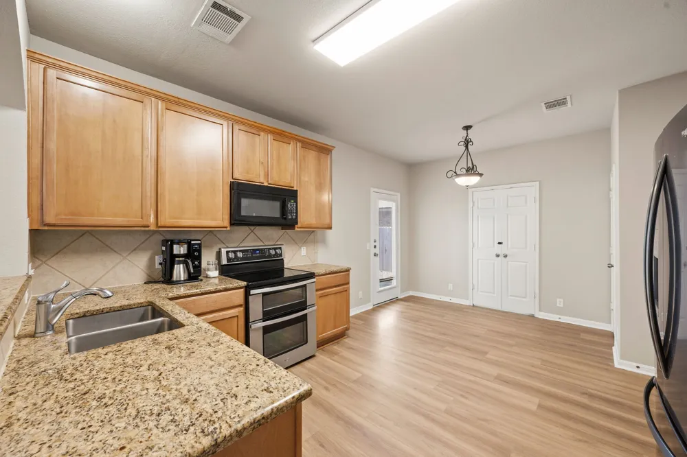 19104 Leigh Lane Pflugerville, TX 78660